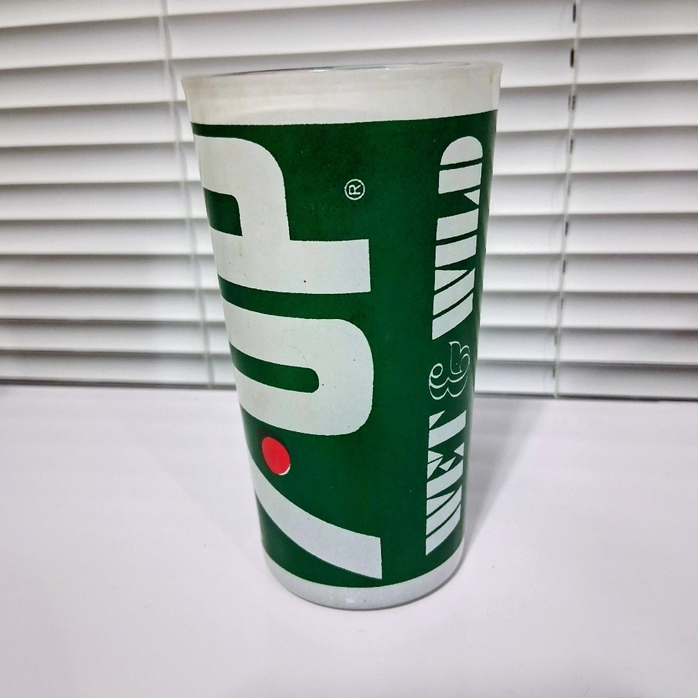 Vintage 7-Up Soda Glass Wet & Wild Red Dot 5" Pop Green And White